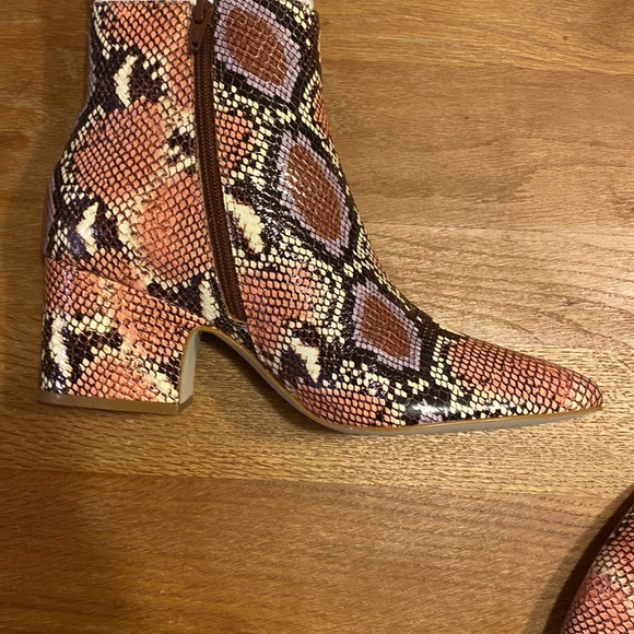 Boots - Picture 4 of 6